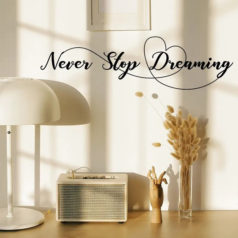 Never stop dreaming väggdekor - Motiverande text - 50x30cm - Inspirerande design - Väggdekorshopen