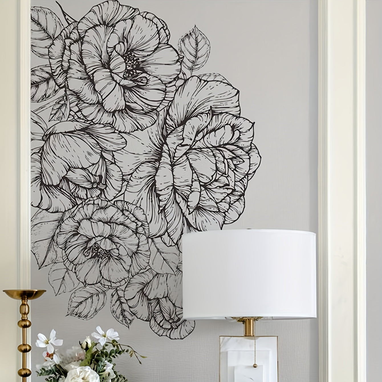 Väggdekor med blommotiv i svartvitt