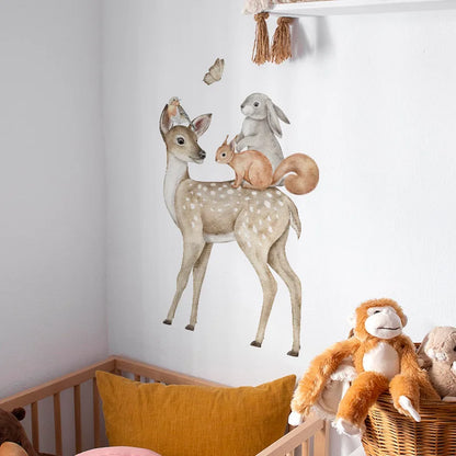 Hjort med skogsdjur väggdekor - Naturinspirerad design - Skogsdjursmotiv - Väggdekorshopen	